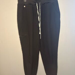 Figs Women’s Black Jogger Scrubs
